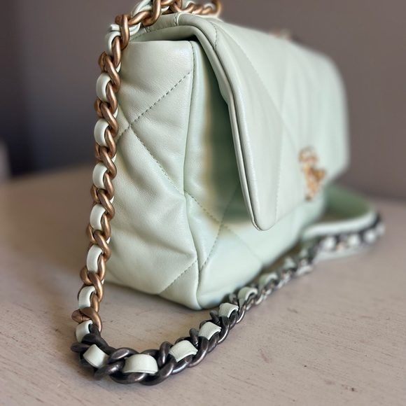 Chanel 19 season 22C brand new                    💚All inclusions ! - Picture 12 of 16